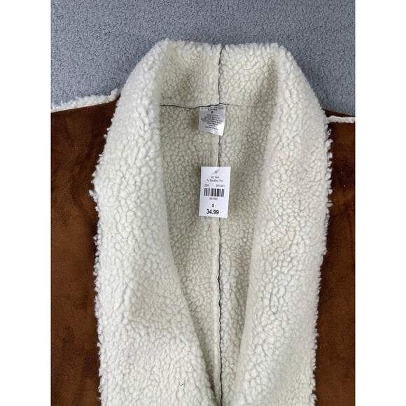 Faux Suede and sherpa vest nwt size small - Picture 2 of 5
